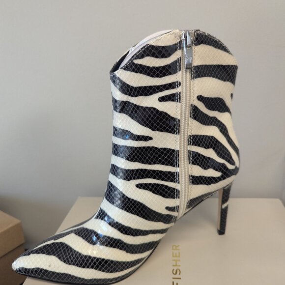 Marc Fisher Black and White Zebra Heels - Picture 1 of 2